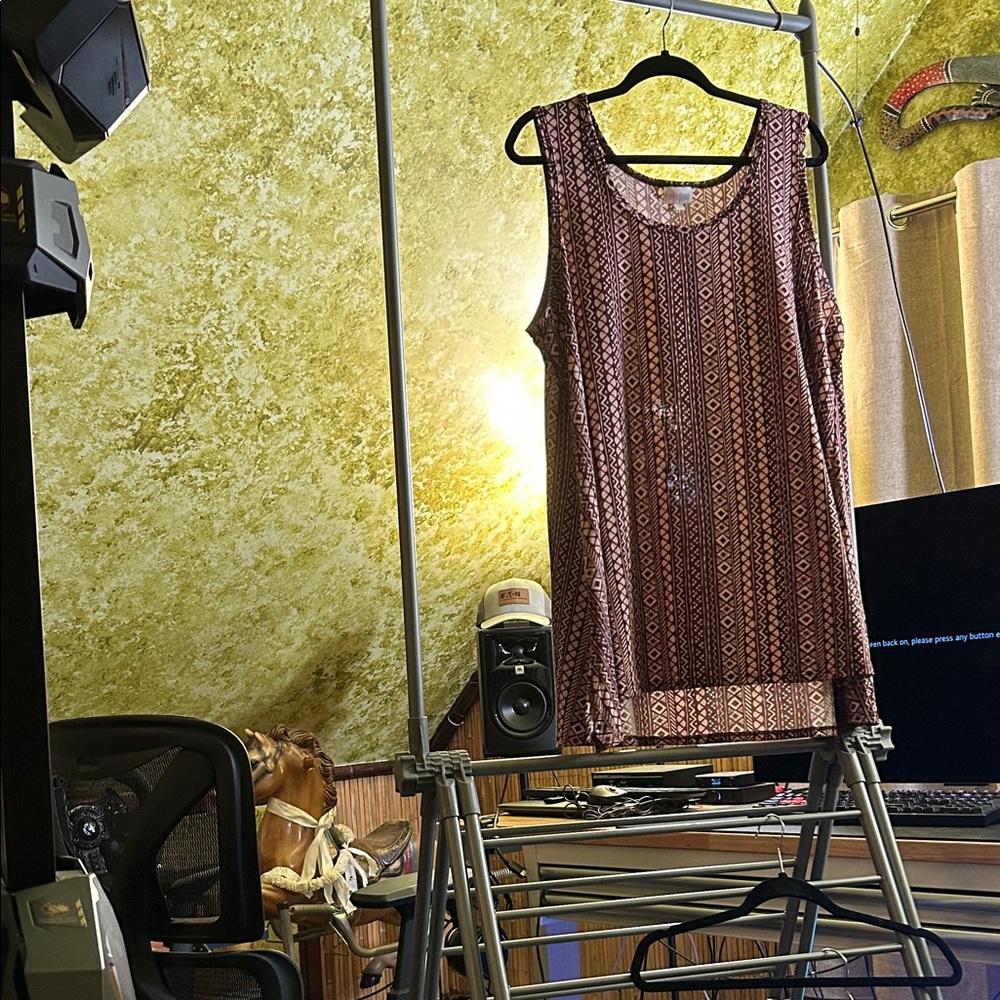 Gently Loved LuLaRoe Tank 3X. From a non smoking/pet friendly home.
